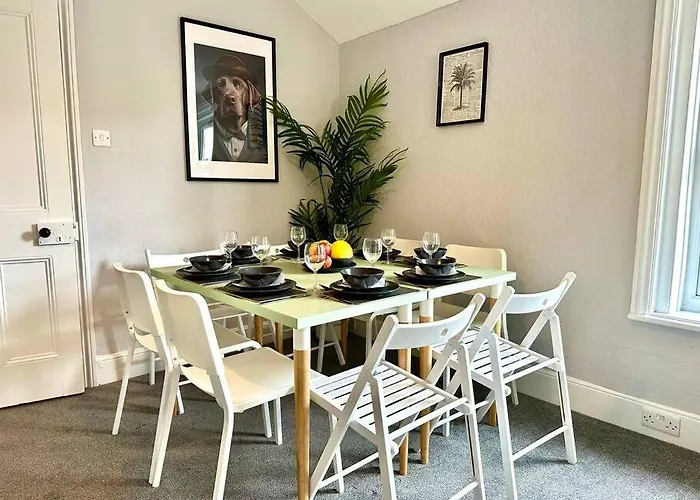 Coastal Comfort Duplex: Spacious 4-Bedroom Near Beach